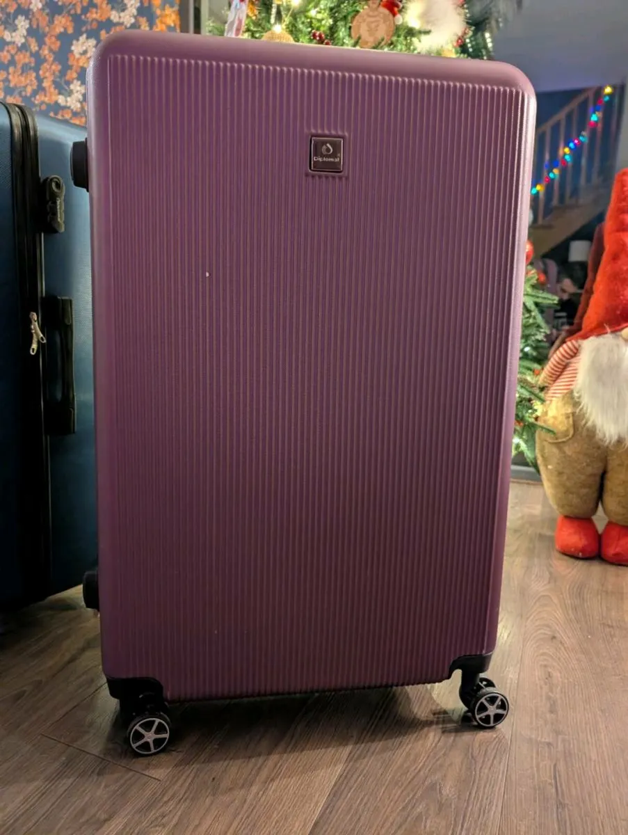 Pair Extra Large Suitcases 8 wheels - Image 3