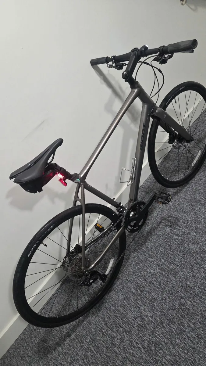 Giant Fastroad SL1 hybrid bike NEW - Image 4