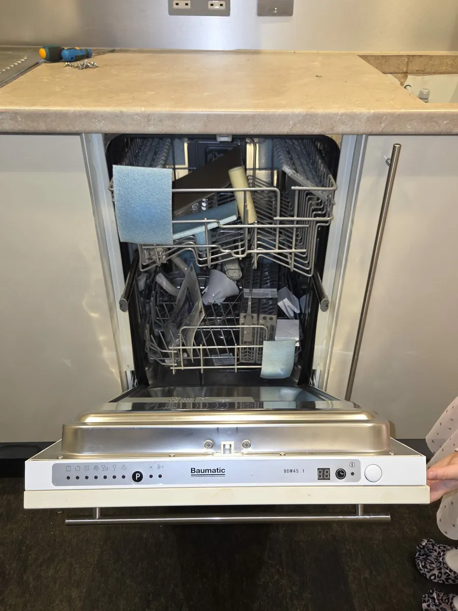 Brand new integrated dishwasher - Image 1