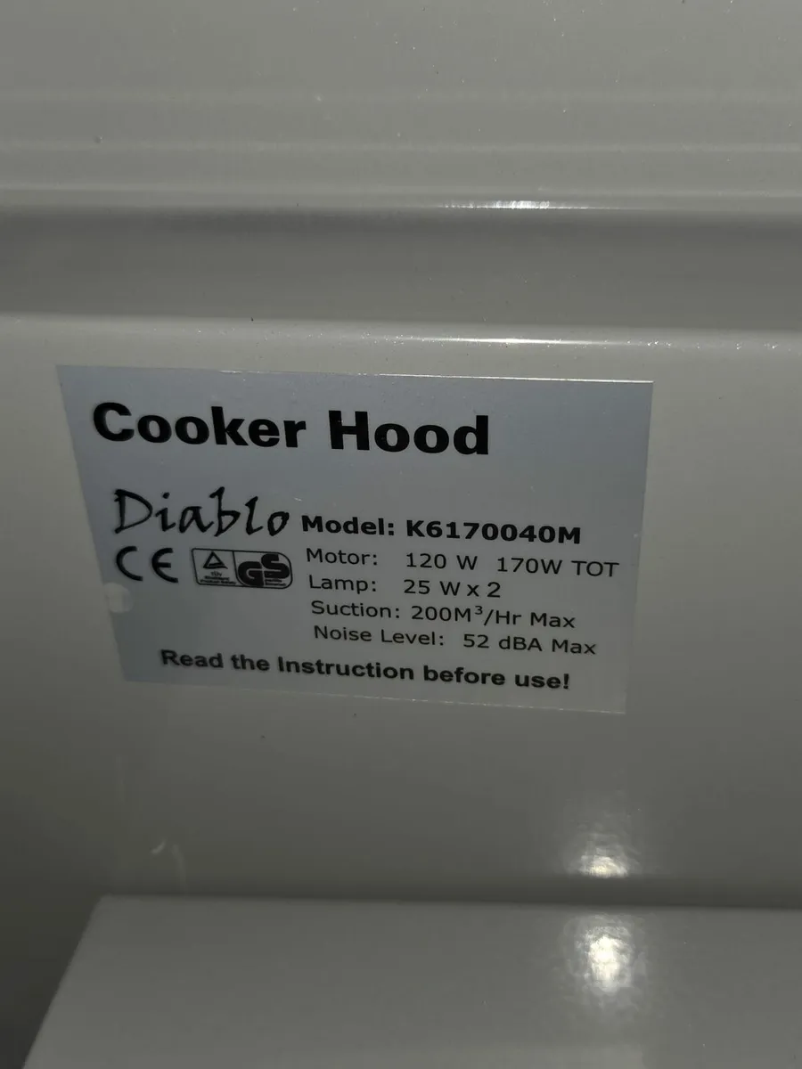 Extractor fan and hood - Image 1