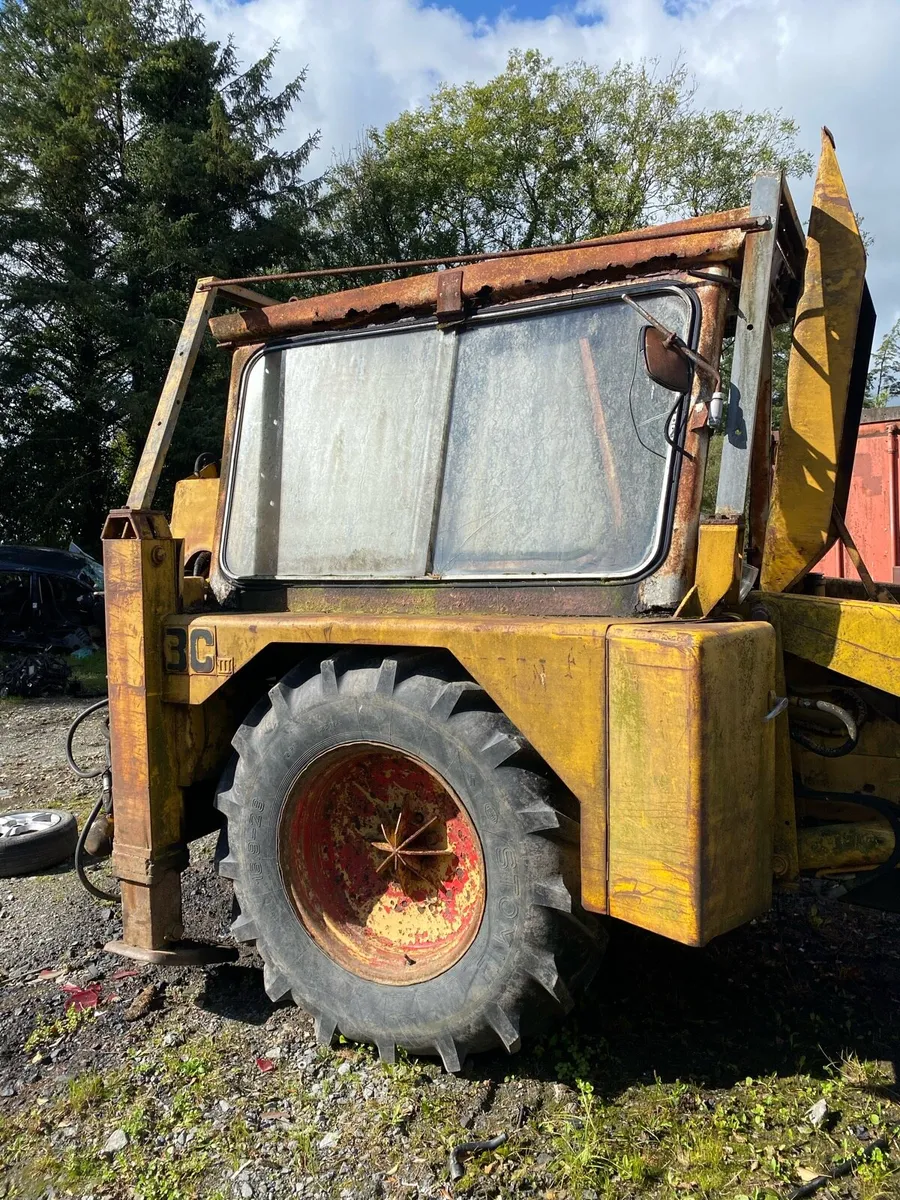 4 Wheels good tyres plus 3 buckets for sale - Image 2