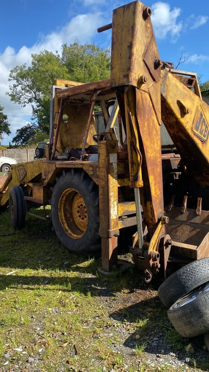 4 Wheels good tyres plus 3 buckets for sale - Image 4