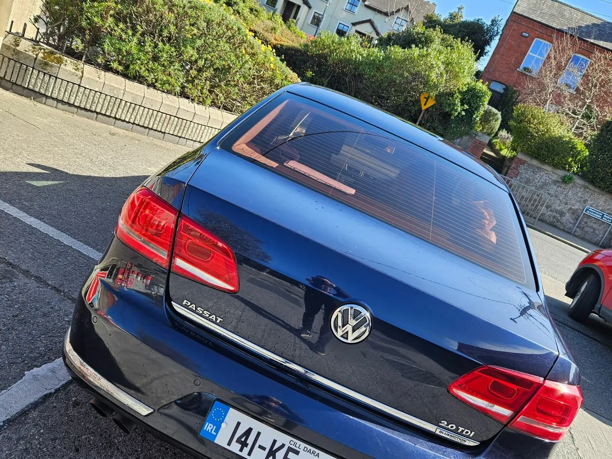 Volkswagen Passat 2014 - Image 2