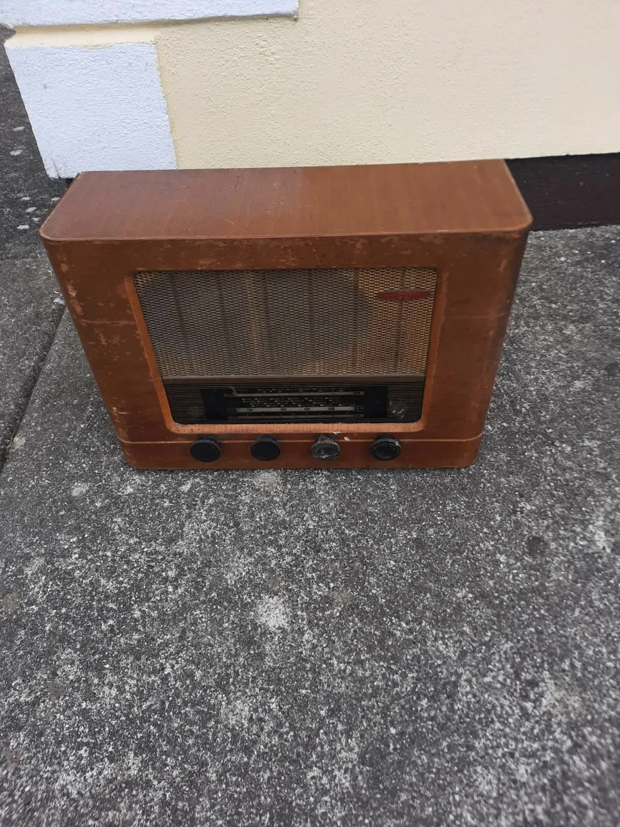 Antique radio - Image 1