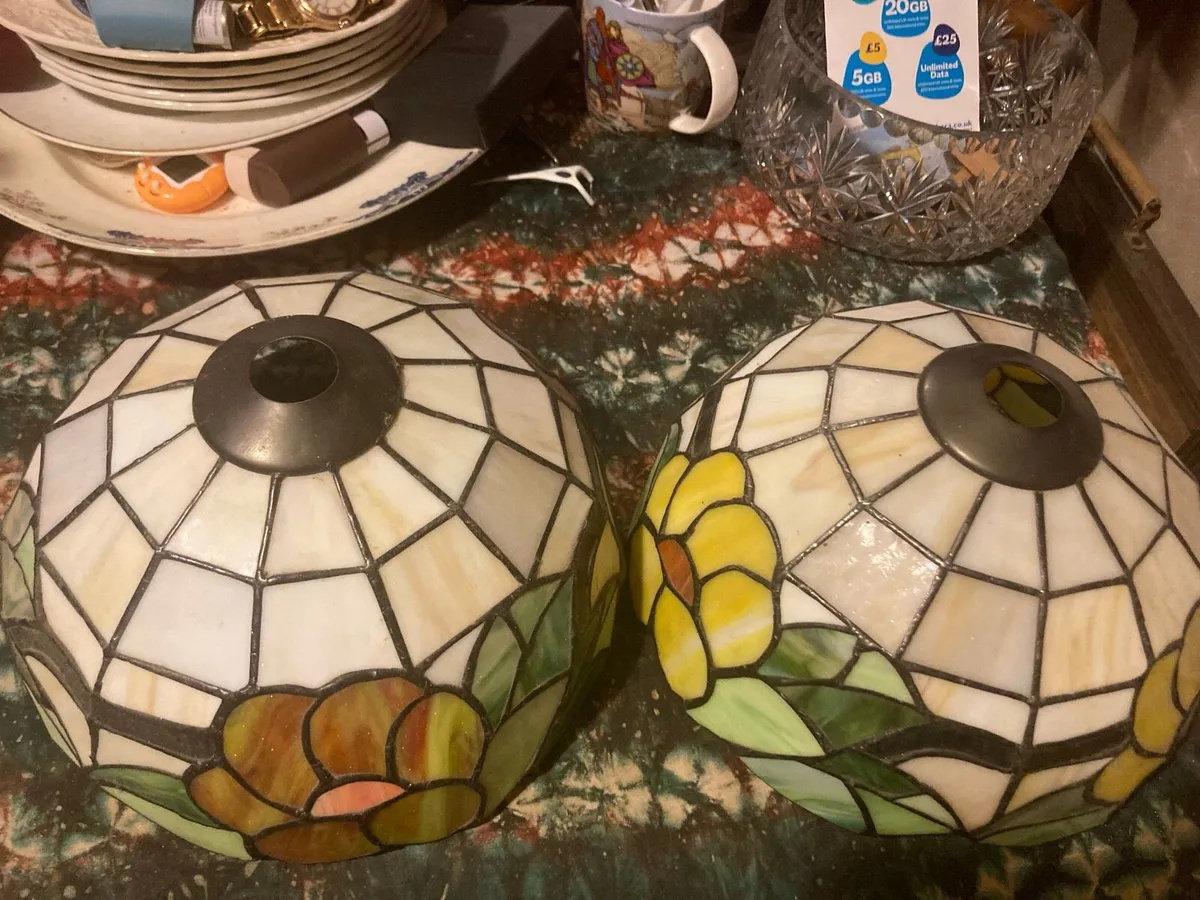 Tiffany style ceiling light shades free postage - Image 1