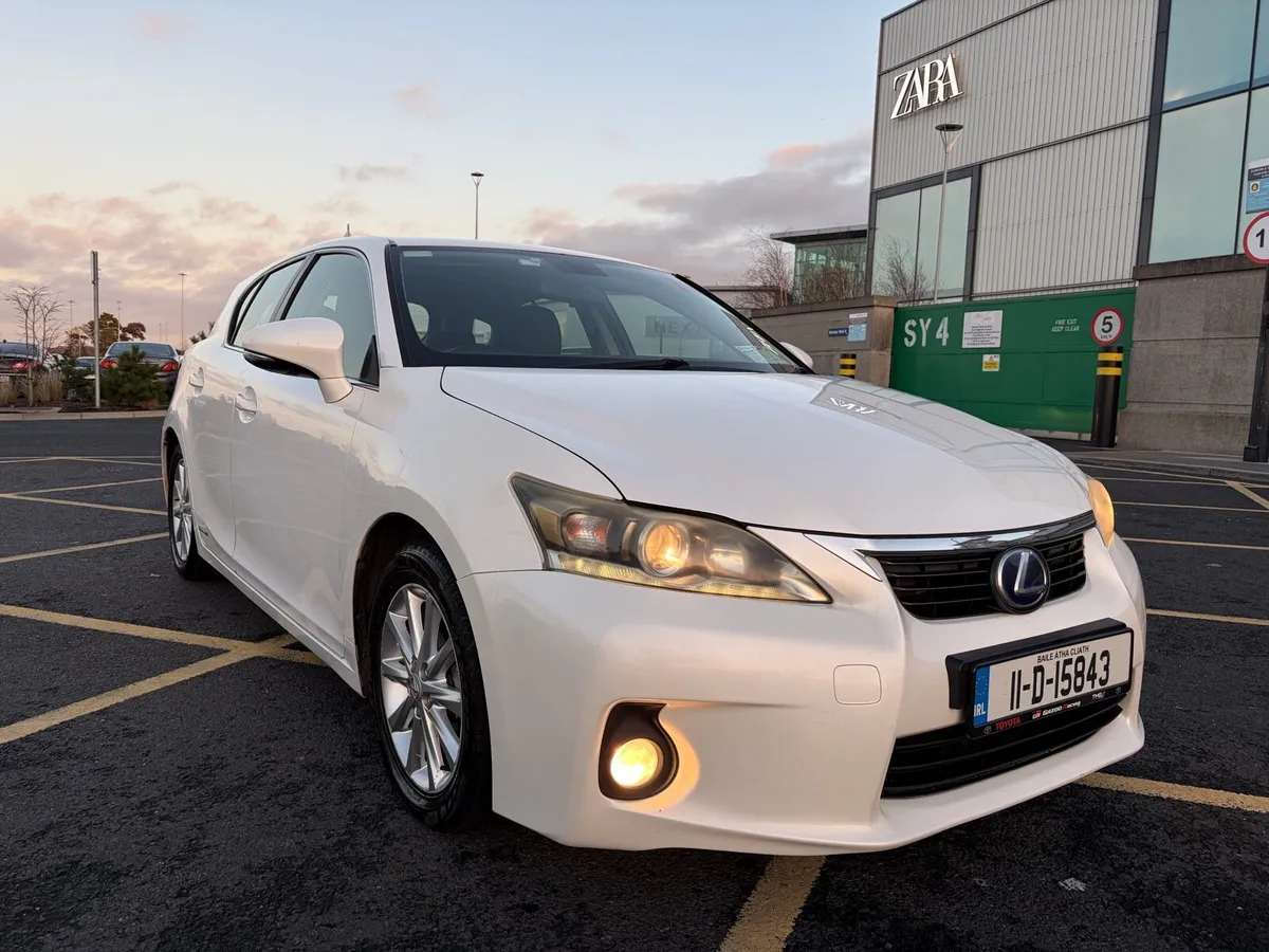 Lexus ct200h - Image 2
