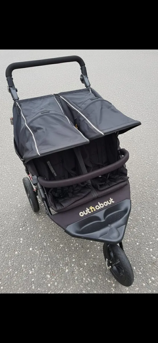Out N About Nipper Double v4 Buggy & Footmuffs - Image 1
