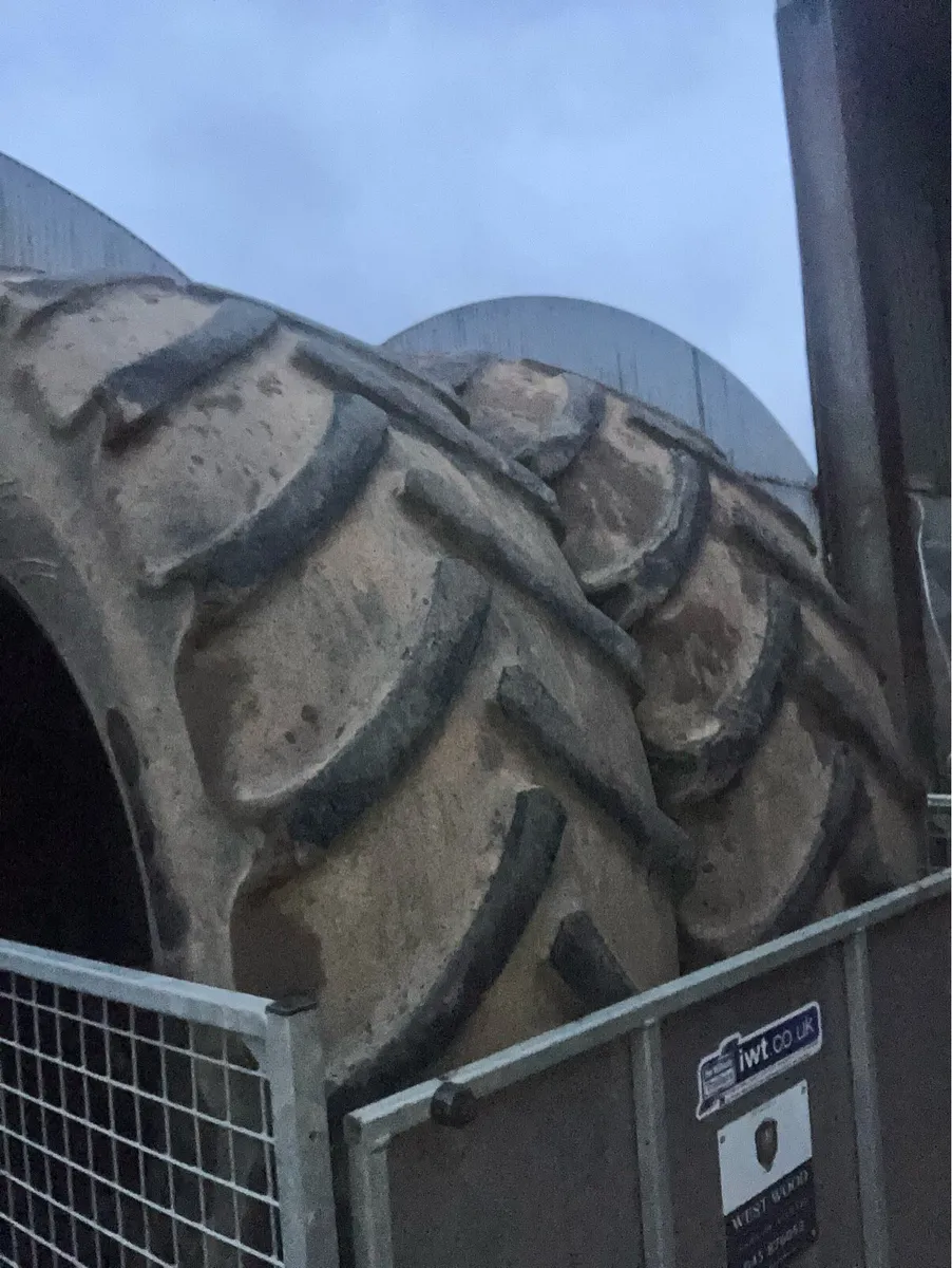 Tyres 650/65/42 - Image 2