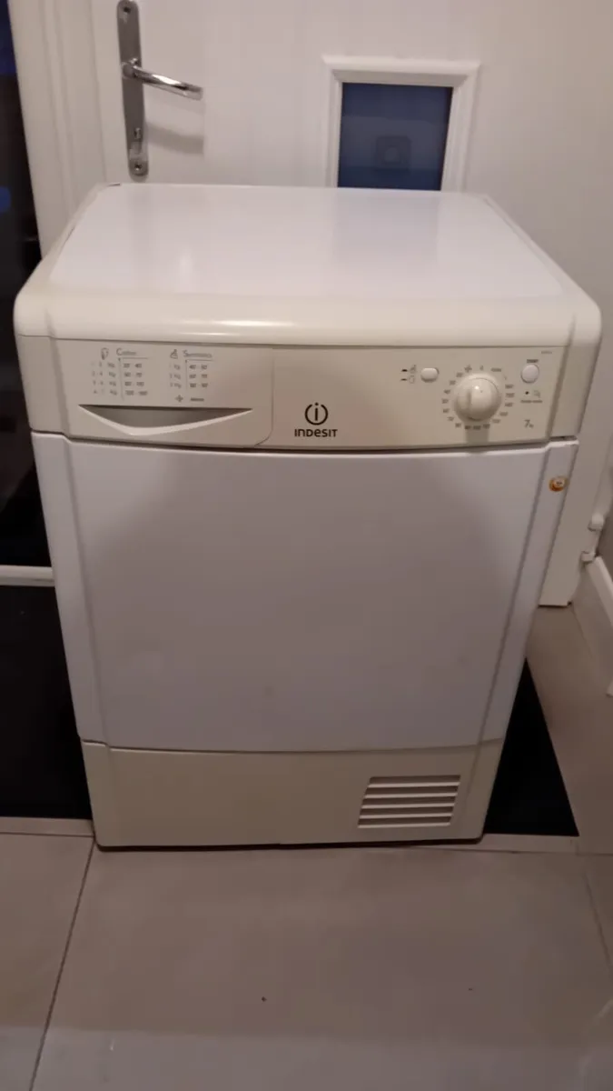Indesit 8kg condenser tumble dryer