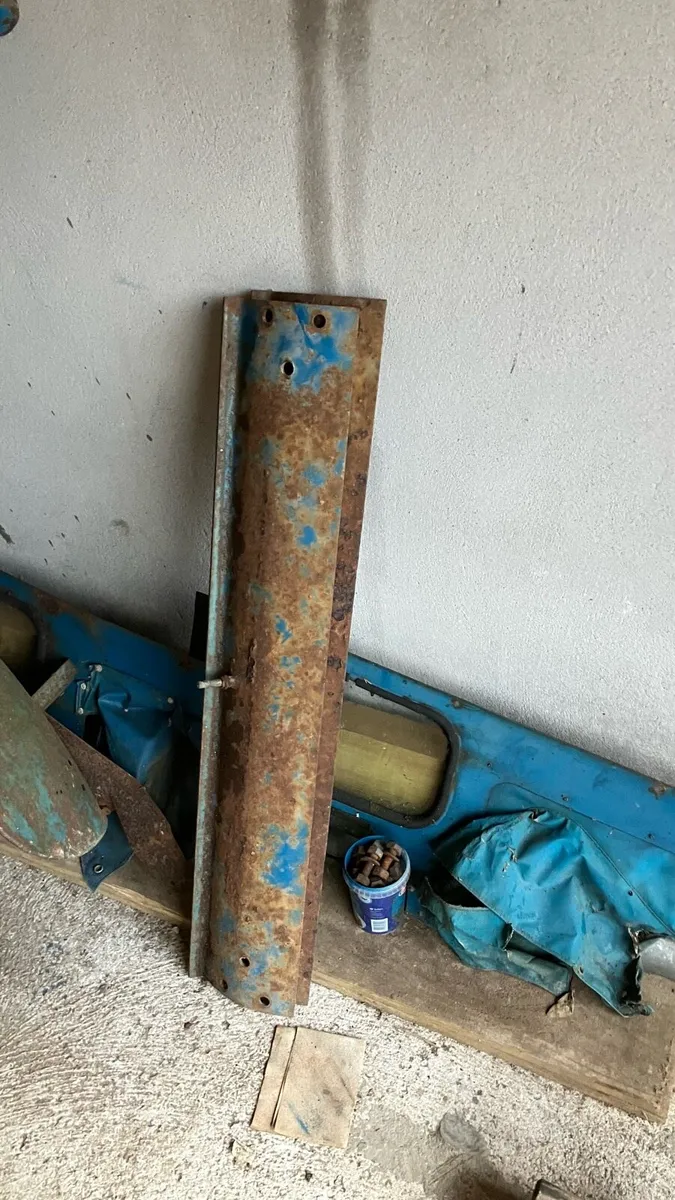 Ford 3000 Cab - Image 2