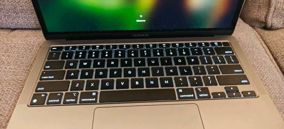 MacBook Air - Image 4