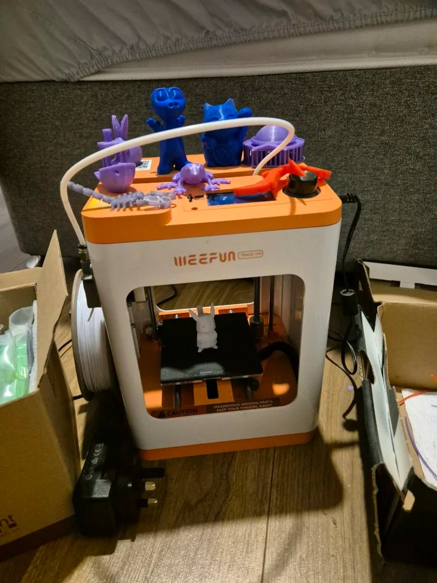 3D printer and reels - Image 1