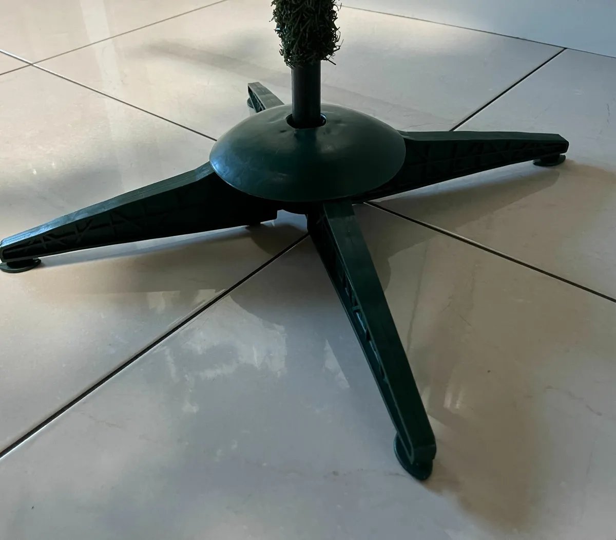 6 ft. Artificial Christmas Tree (1.83m) with stand - Image 2