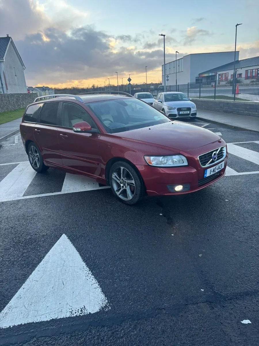 Volvo V50 - Image 1