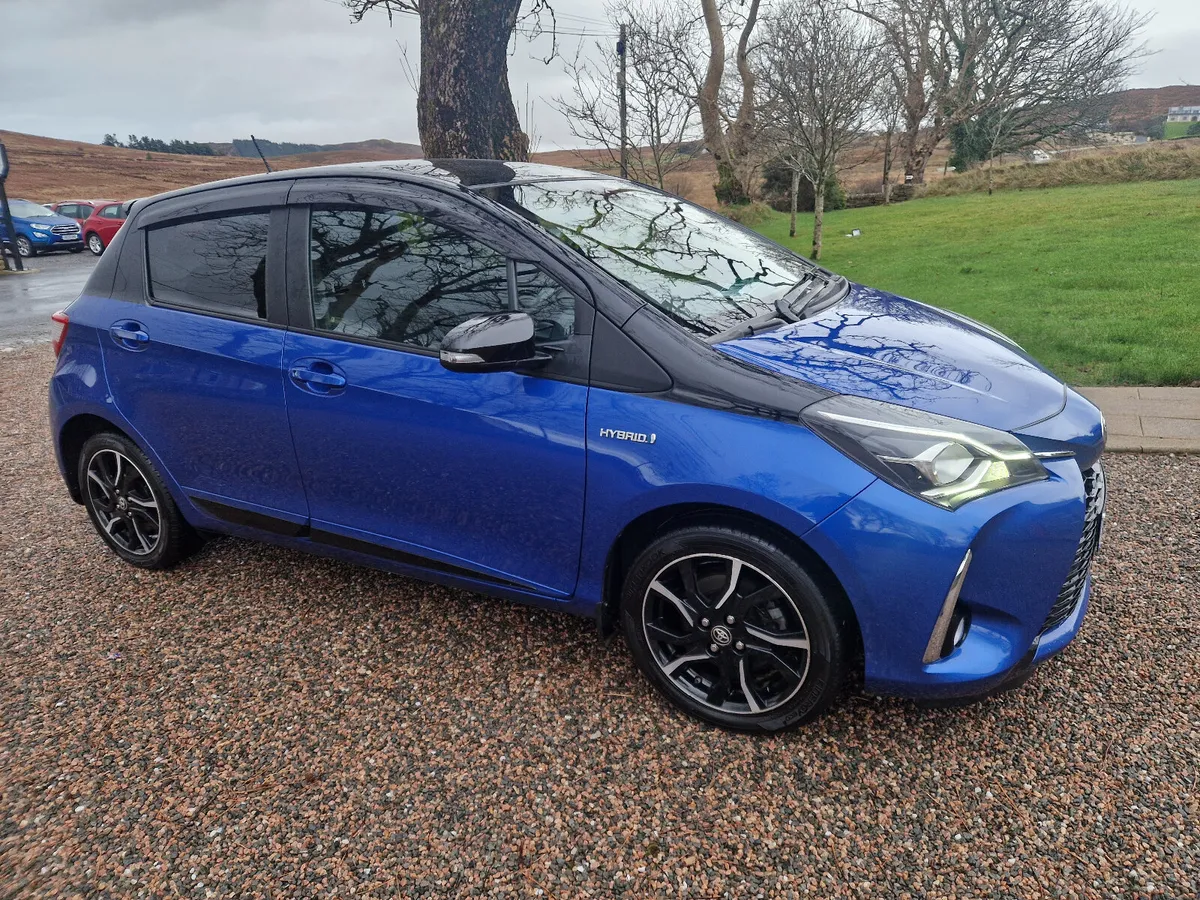 2017 Yaris Hybrid - Image 2
