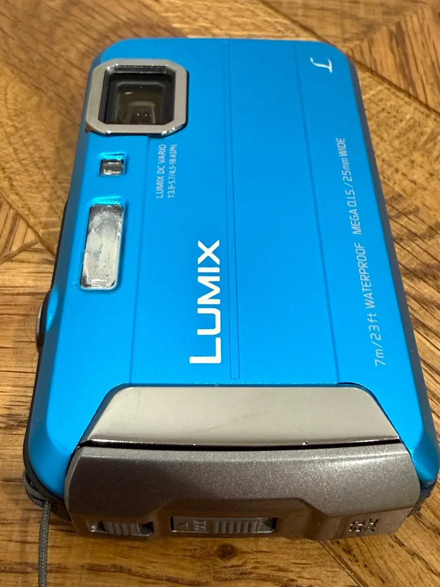 Panasonic Lumix DMC-FT25 Waterproof Digital Camera - Image 3