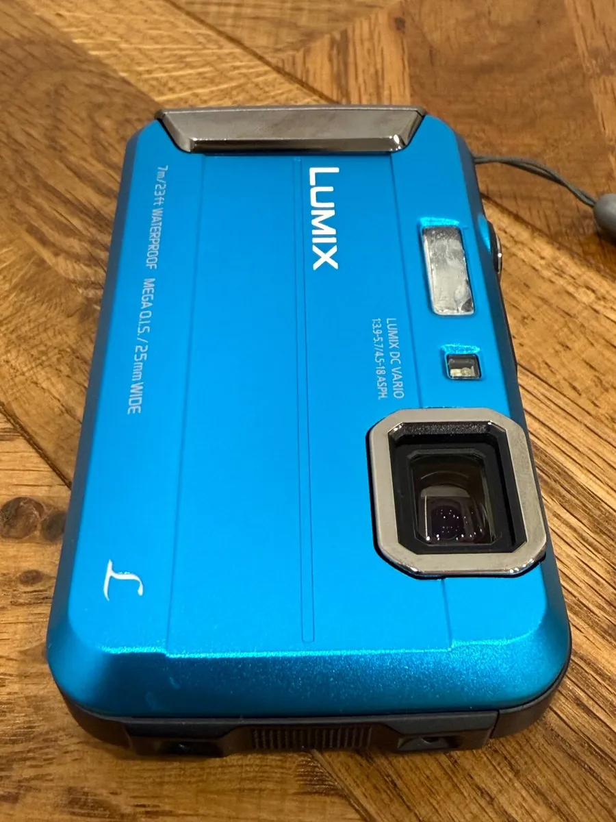 Panasonic Lumix DMC-FT25 Waterproof Digital Camera - Image 4