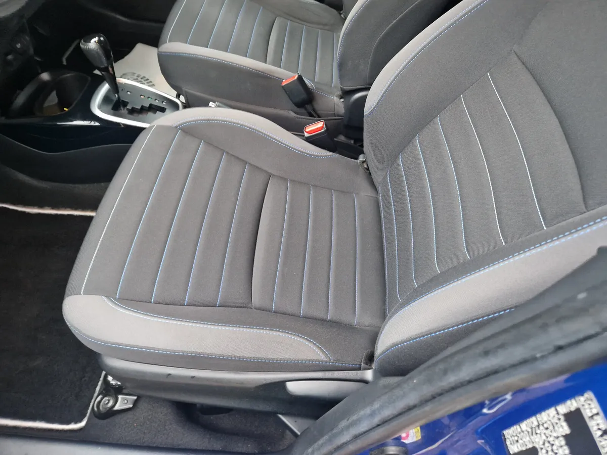 2017 Yaris Hybrid - Image 4