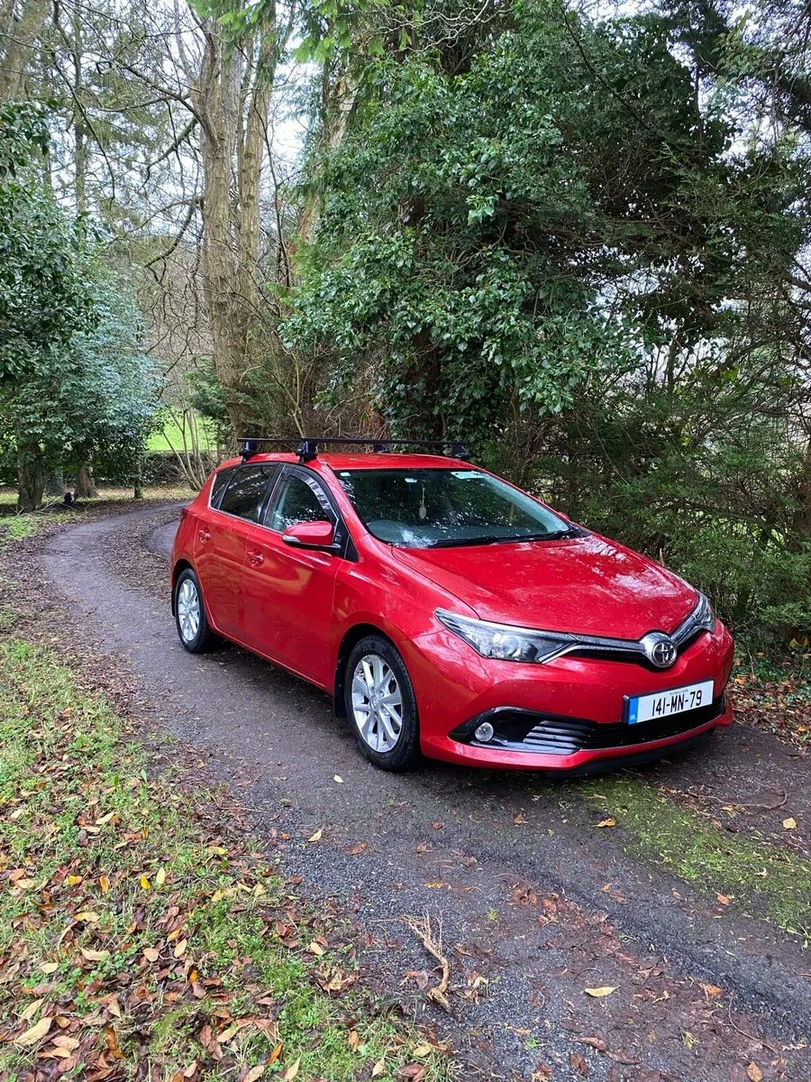 Toyota Auris 2014 - Image 2