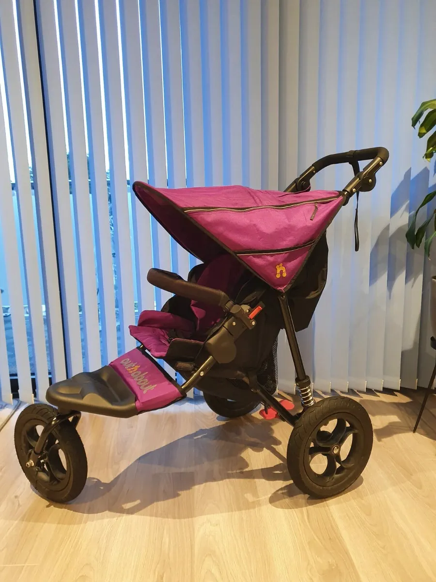 Out N About Single purple excellent condition - Image 1