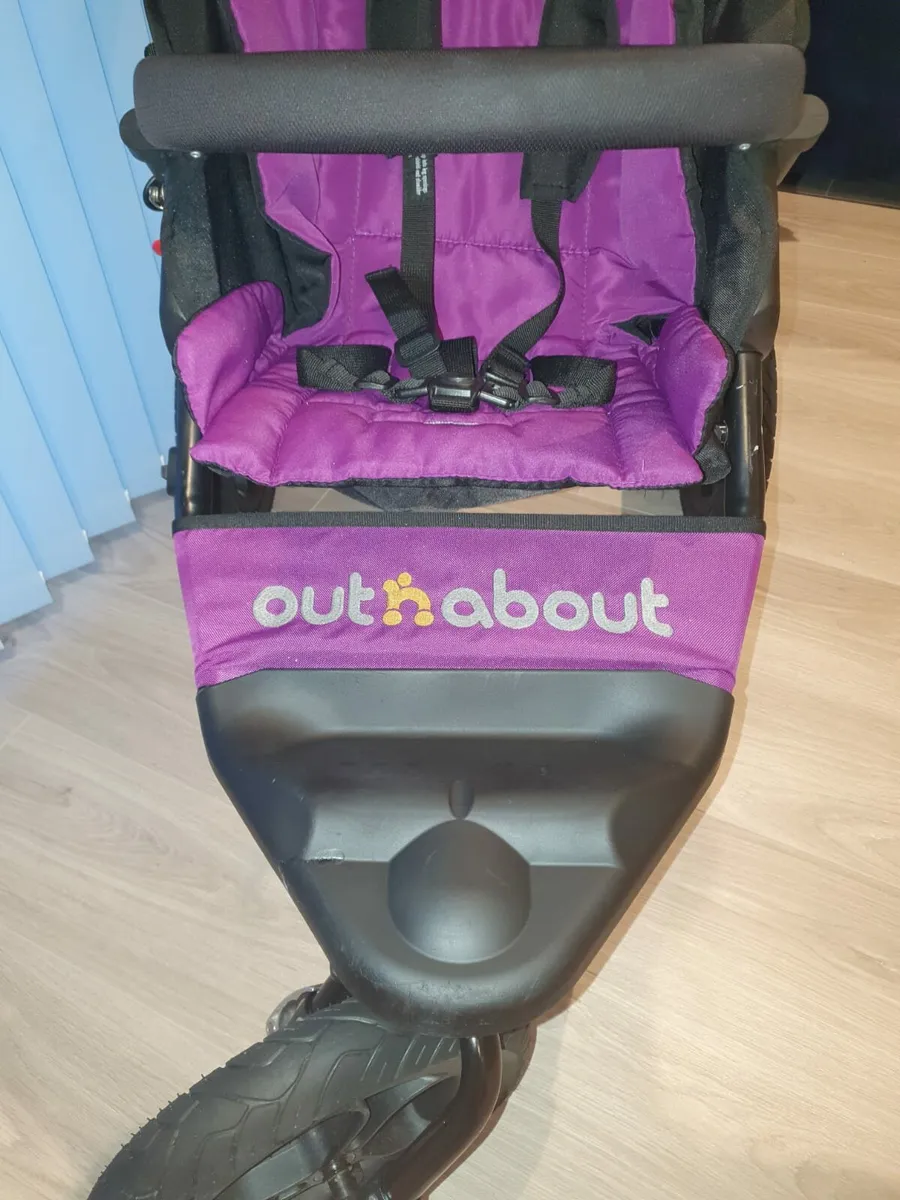 Out N About Single purple excellent condition - Image 4