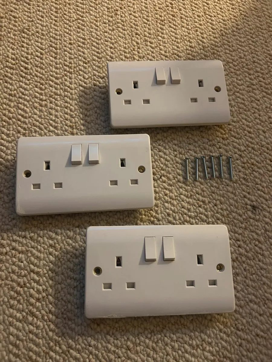 Double Plug Sockets (x3) with Fixing Screws