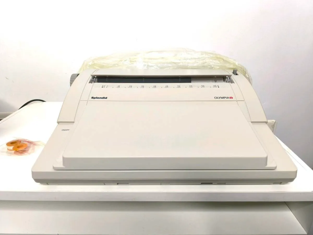 1995 Brand New Olympia Splendid Electronic Typewri - Image 2