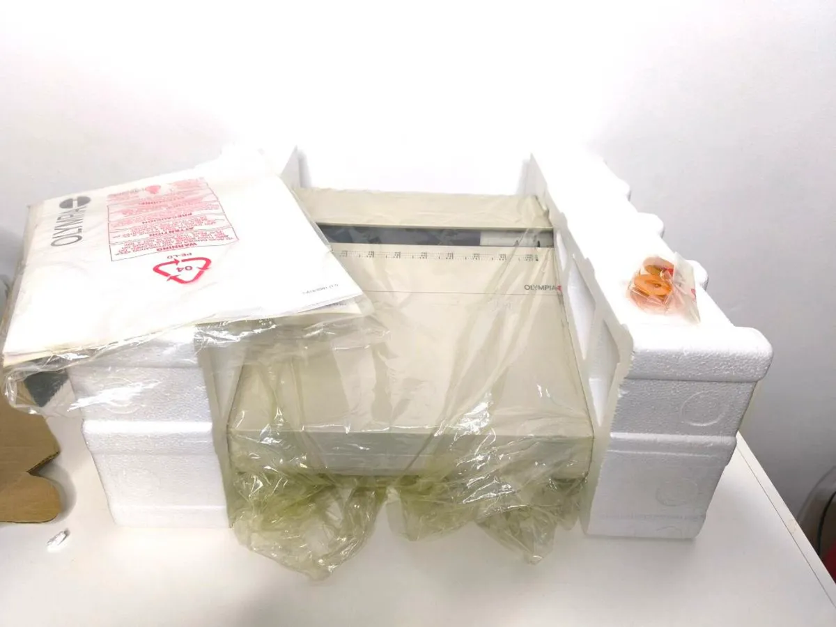 1995 Brand New Olympia Splendid Electronic Typewri - Image 3