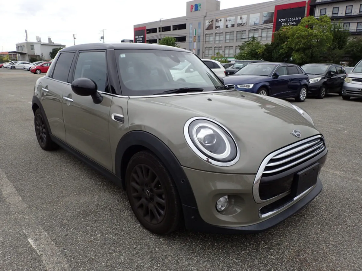 Mini Cooper 1.5 COOPER STEALTH SERIES 5DR AUTOMATI - Image 2