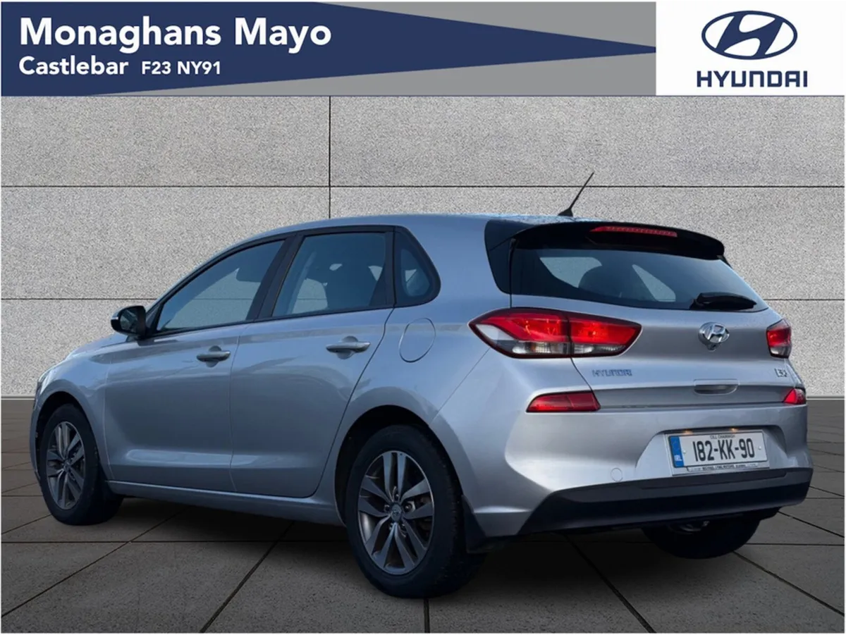 Hyundai i30 DELUXE DIESEL 5DR - Image 3