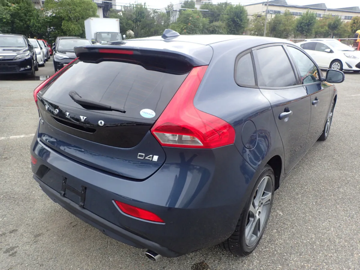 Volvo V40 2.0 - Image 3
