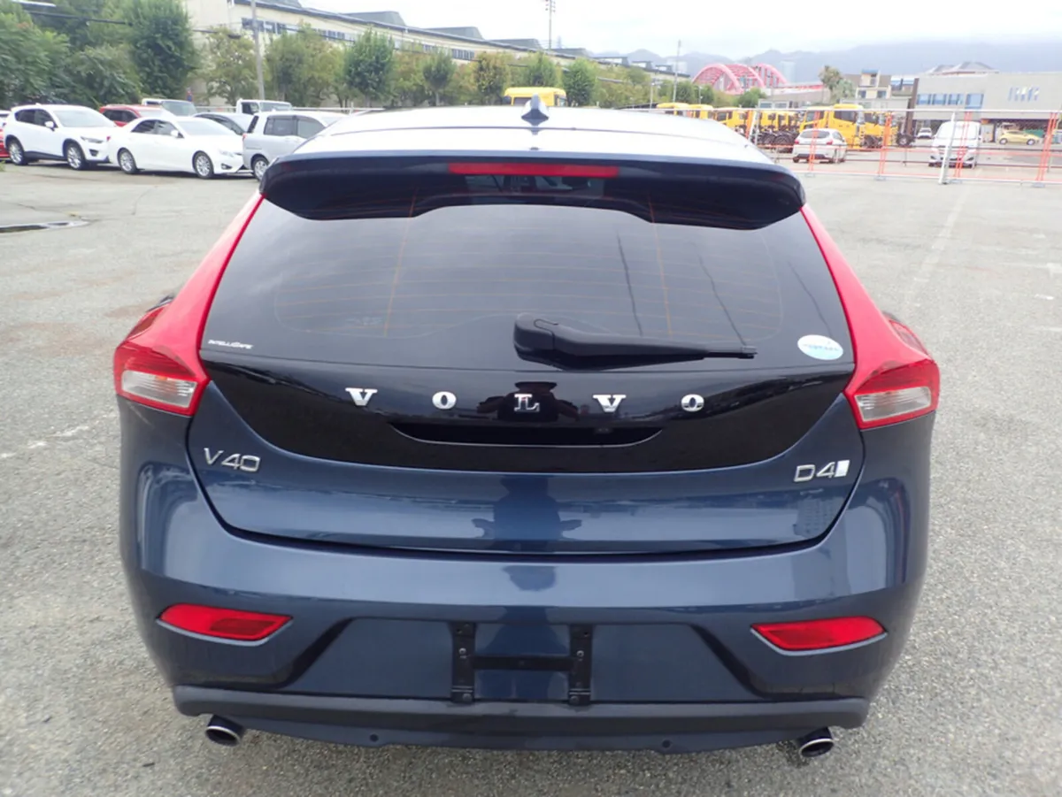 Volvo V40 2.0 - Image 4