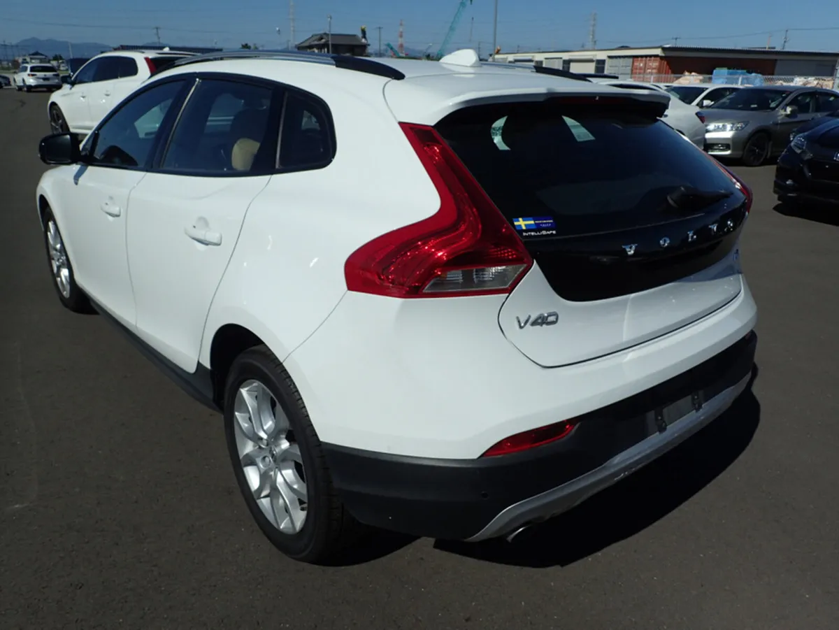 Volvo V40 2.0 - Image 2