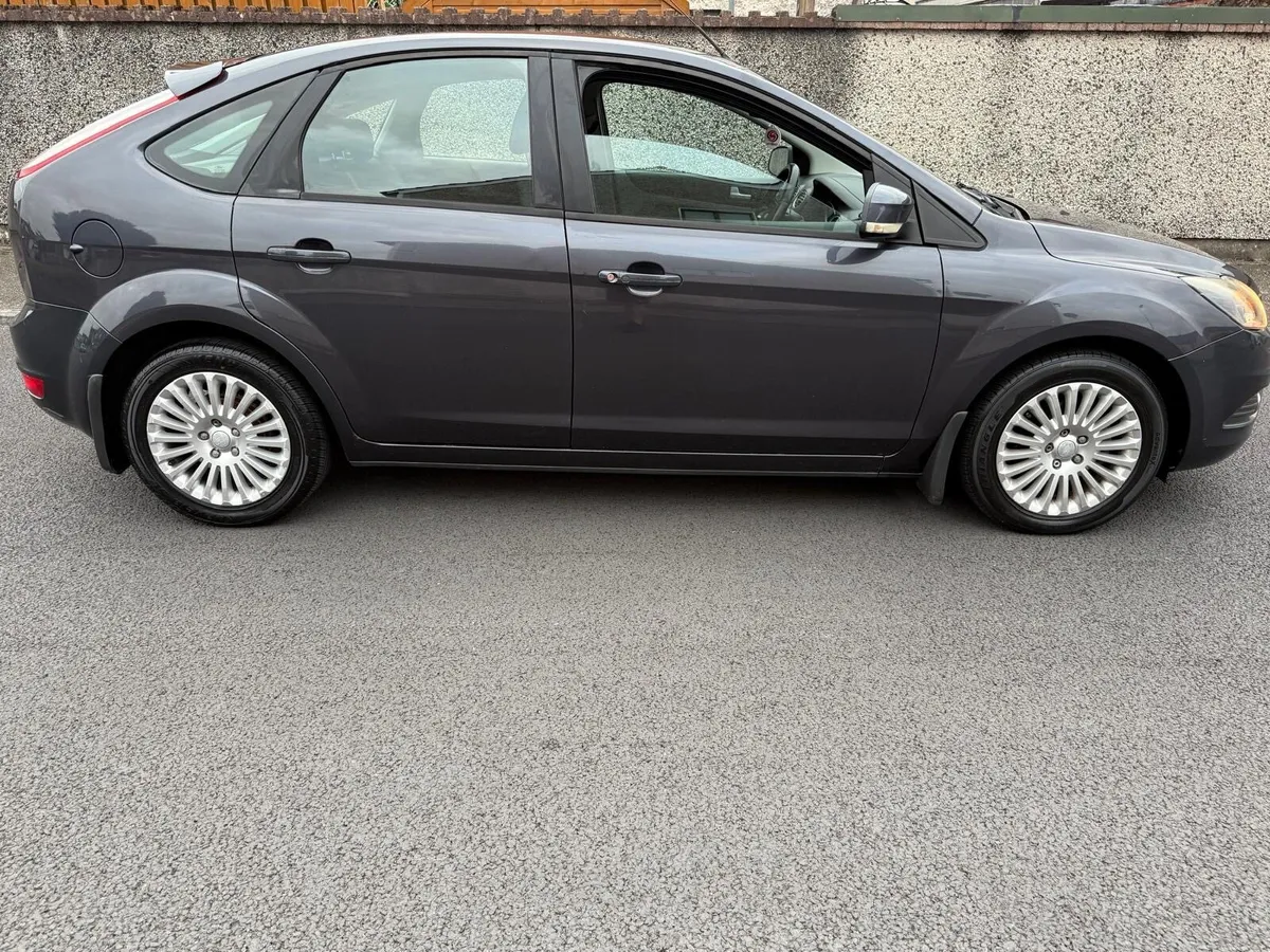 2010 Ford Focus Petrol Low Mileage Titanium - Image 4