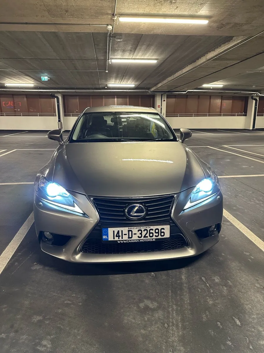 Lexus IS300H - Image 1