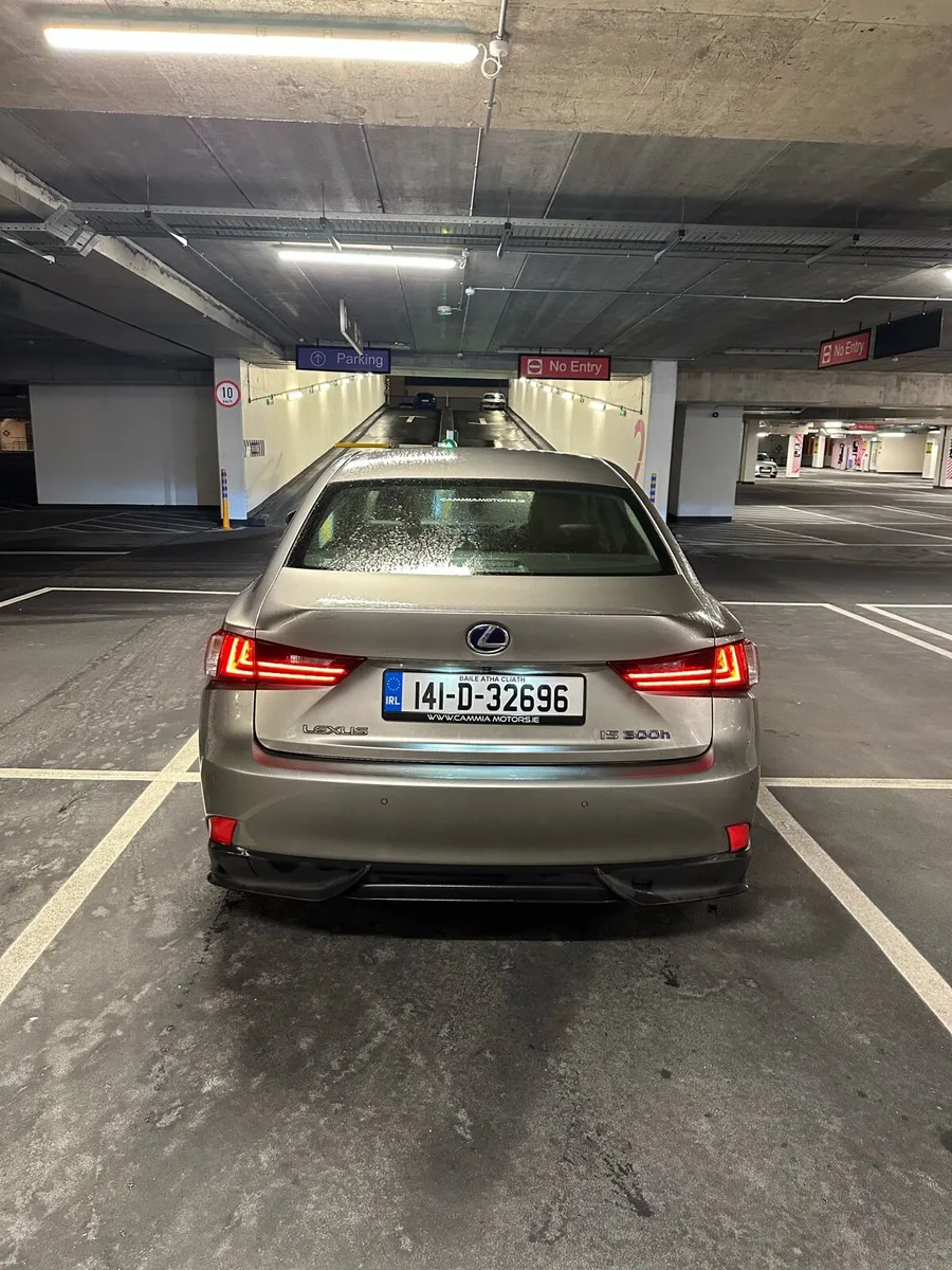 Lexus IS300H - Image 3