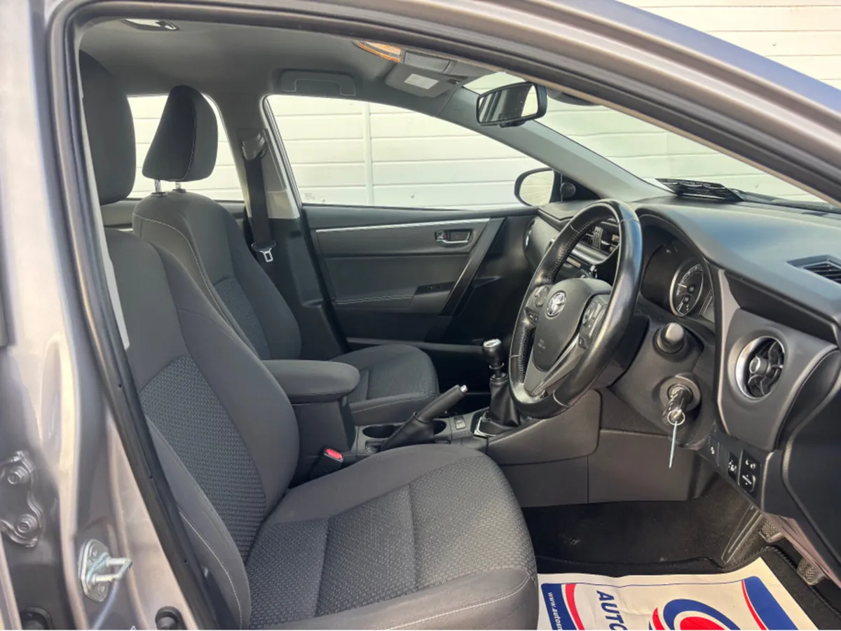 Toyota Corolla 1.3 PETROL LUNA - Image 2