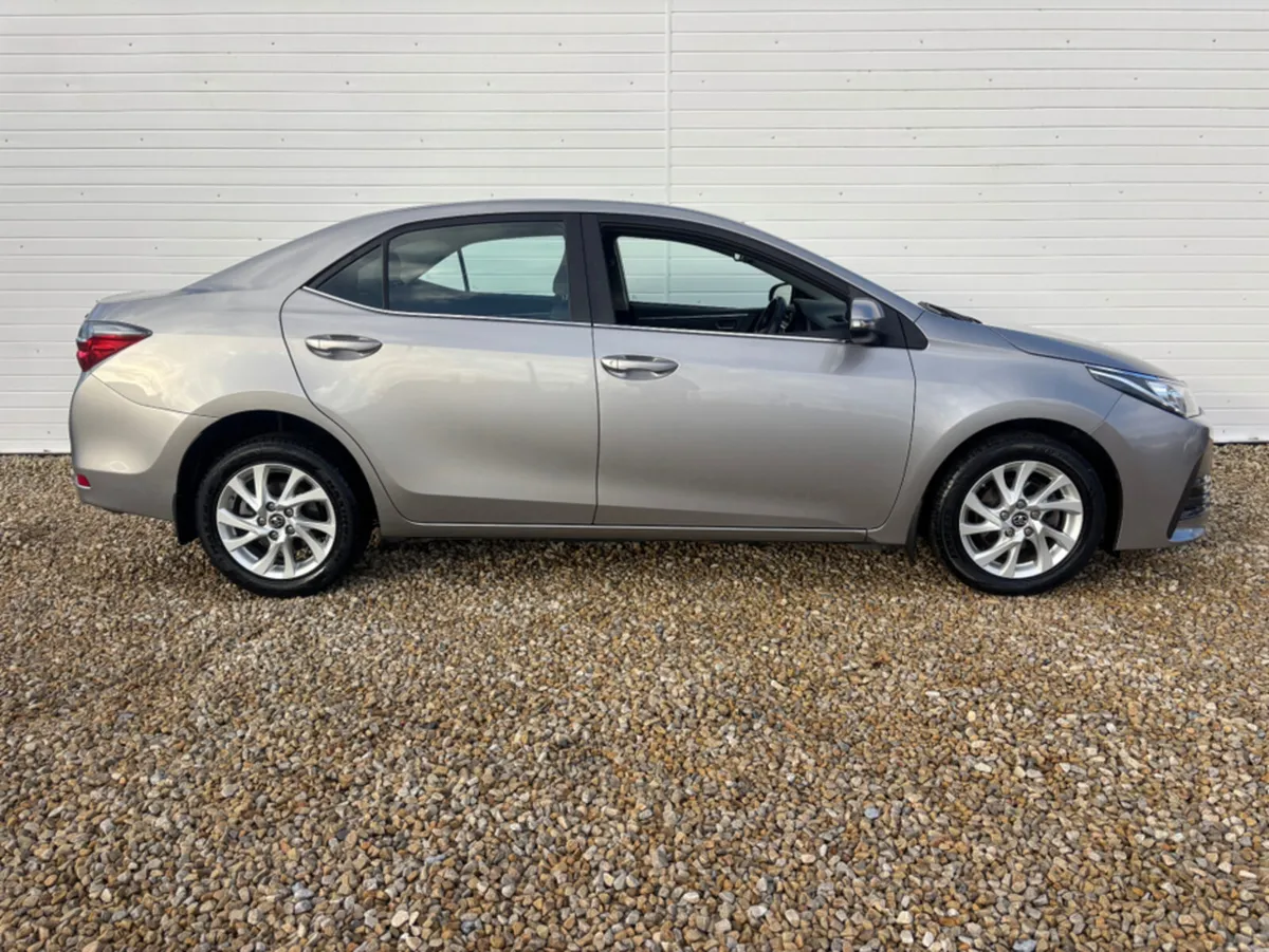 Toyota Corolla 1.3 PETROL LUNA - Image 3