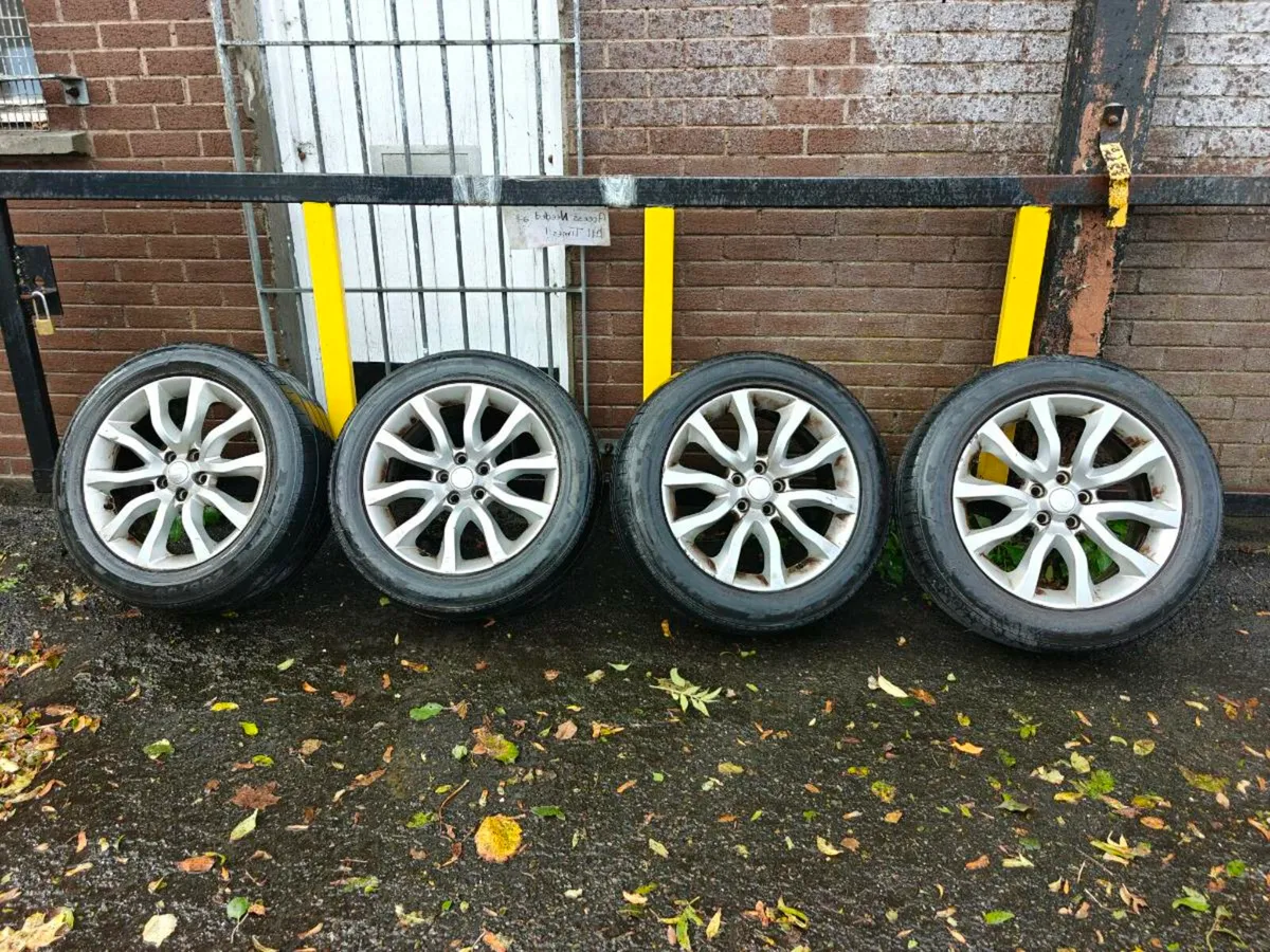 Land Rover Defender Audi A6 various sets of wheels - Image 4