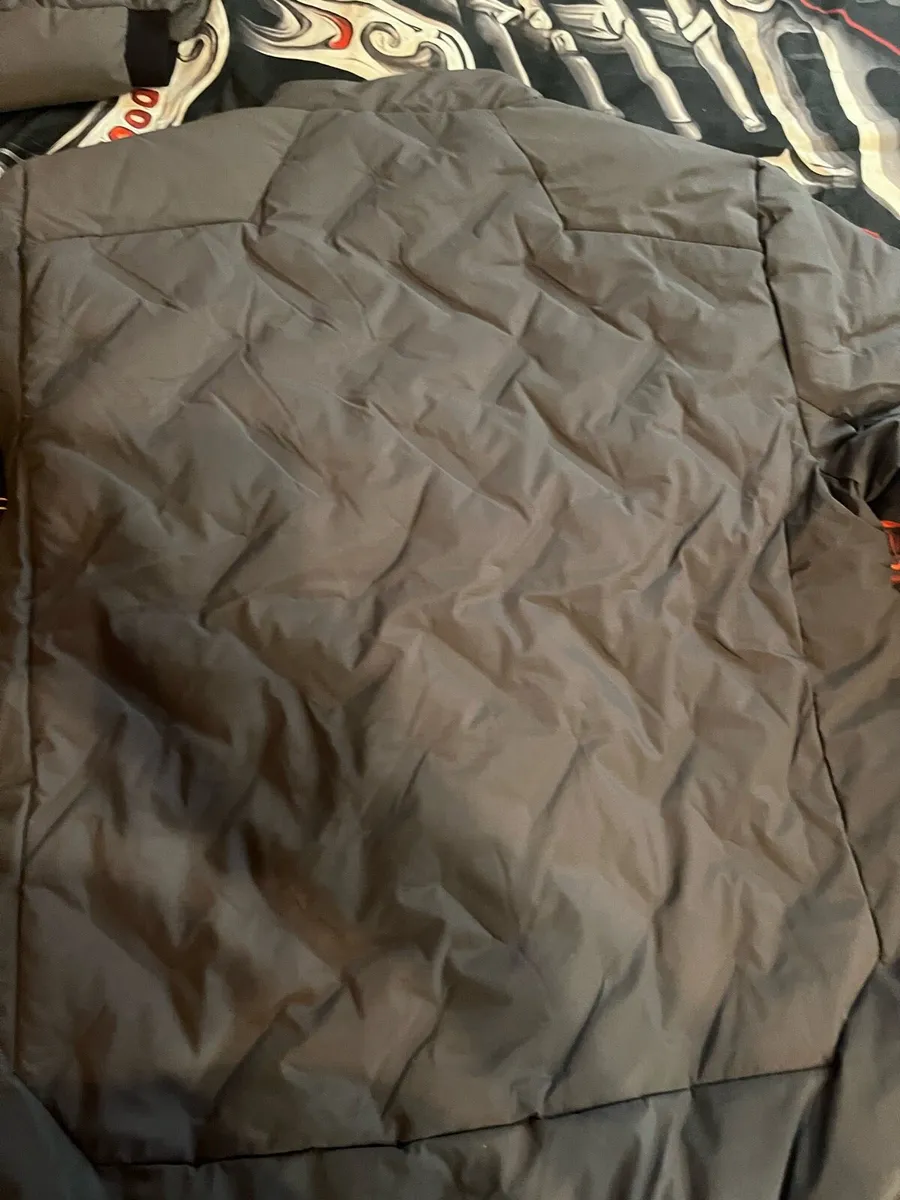 Castore jacket size L - Image 2