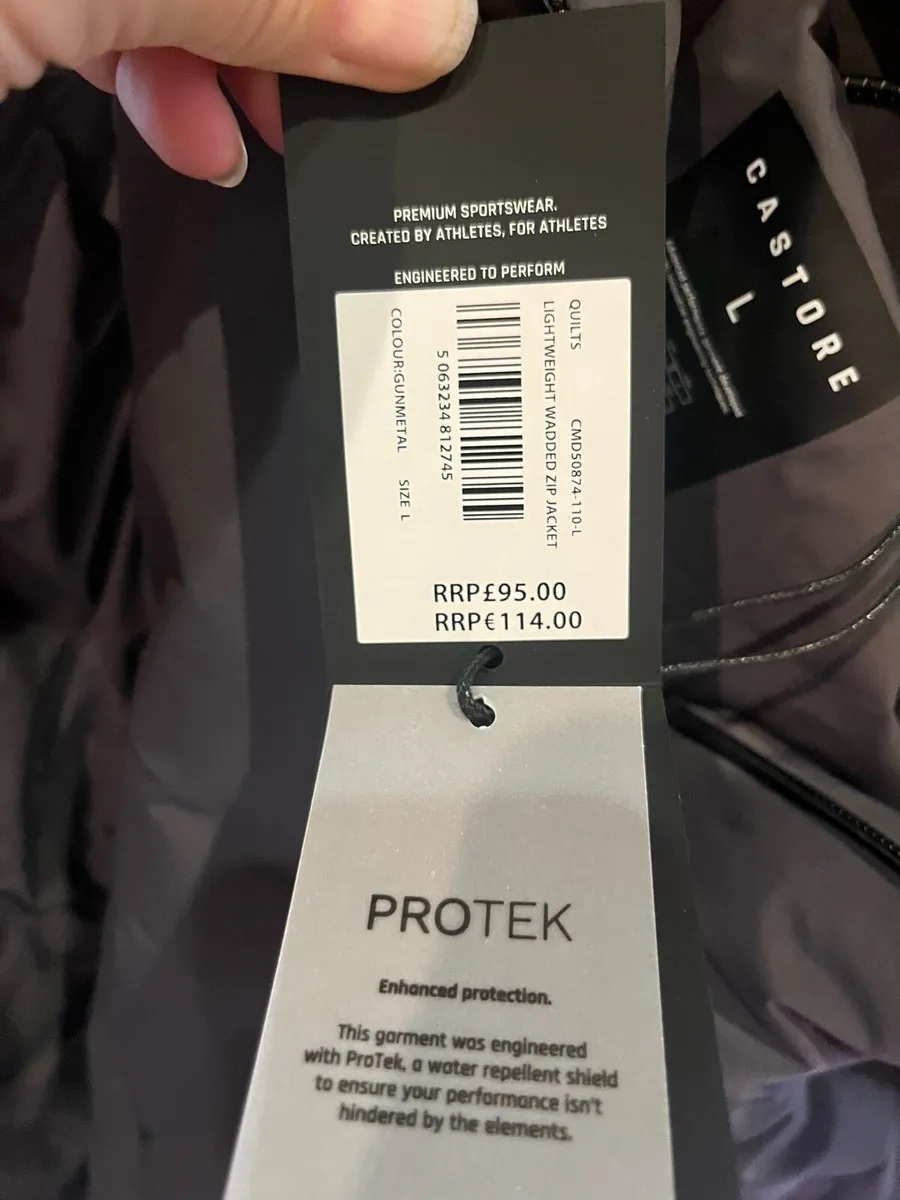 Castore jacket size L - Image 4