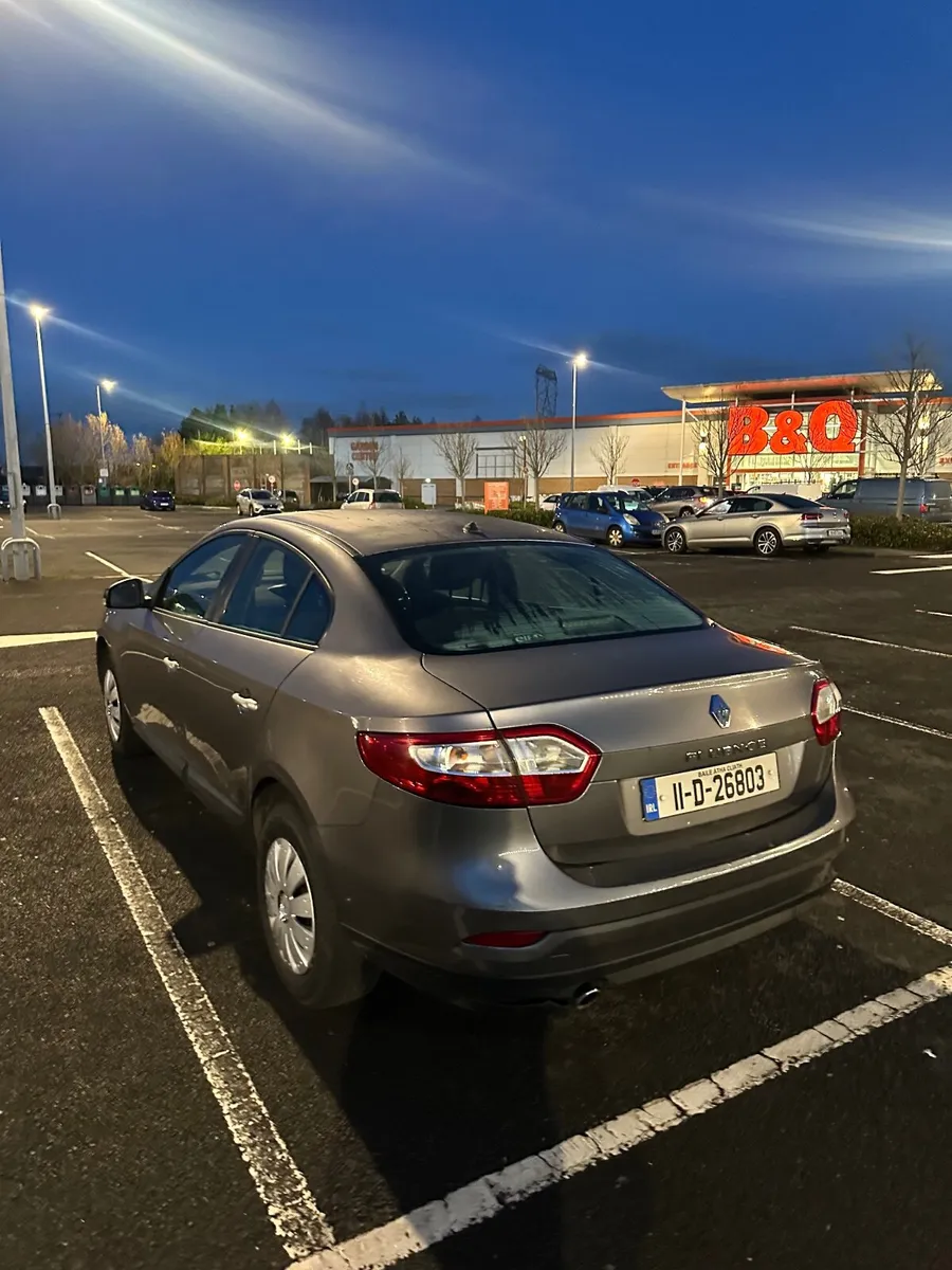 Renault Fluence 2011 - Image 2