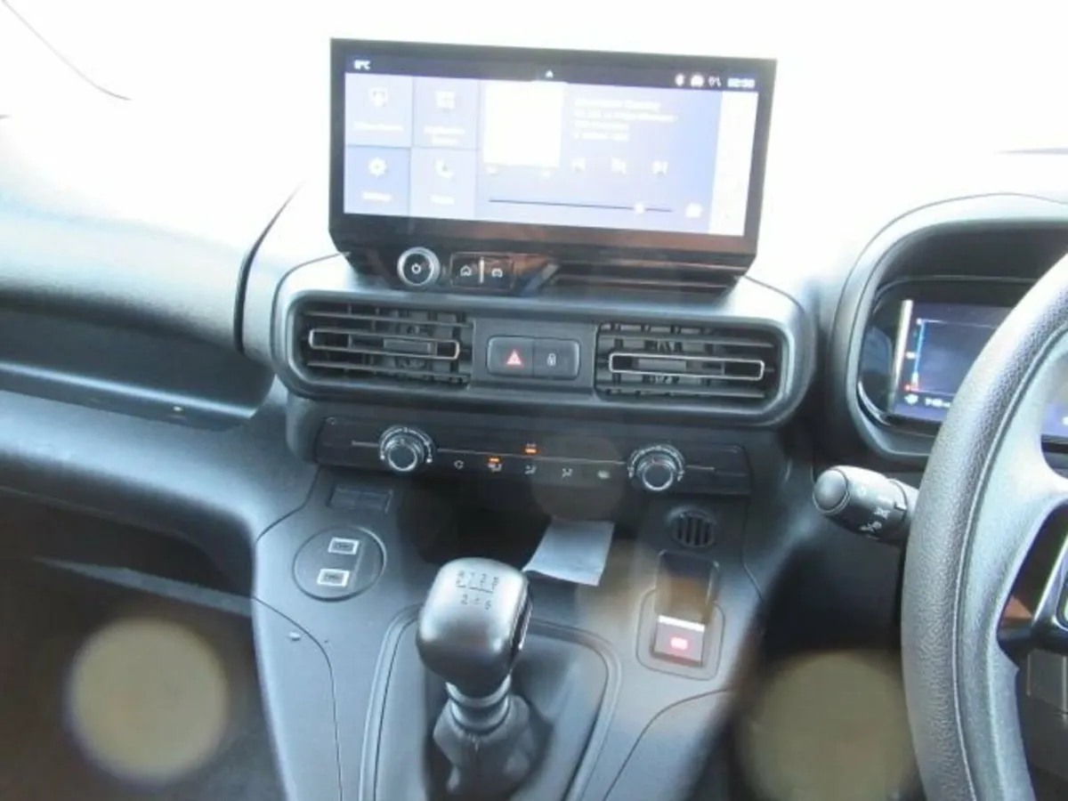 1.5 BlueHDi 1000 Enterprise Plus M Panel Van 5dr D - Image 4