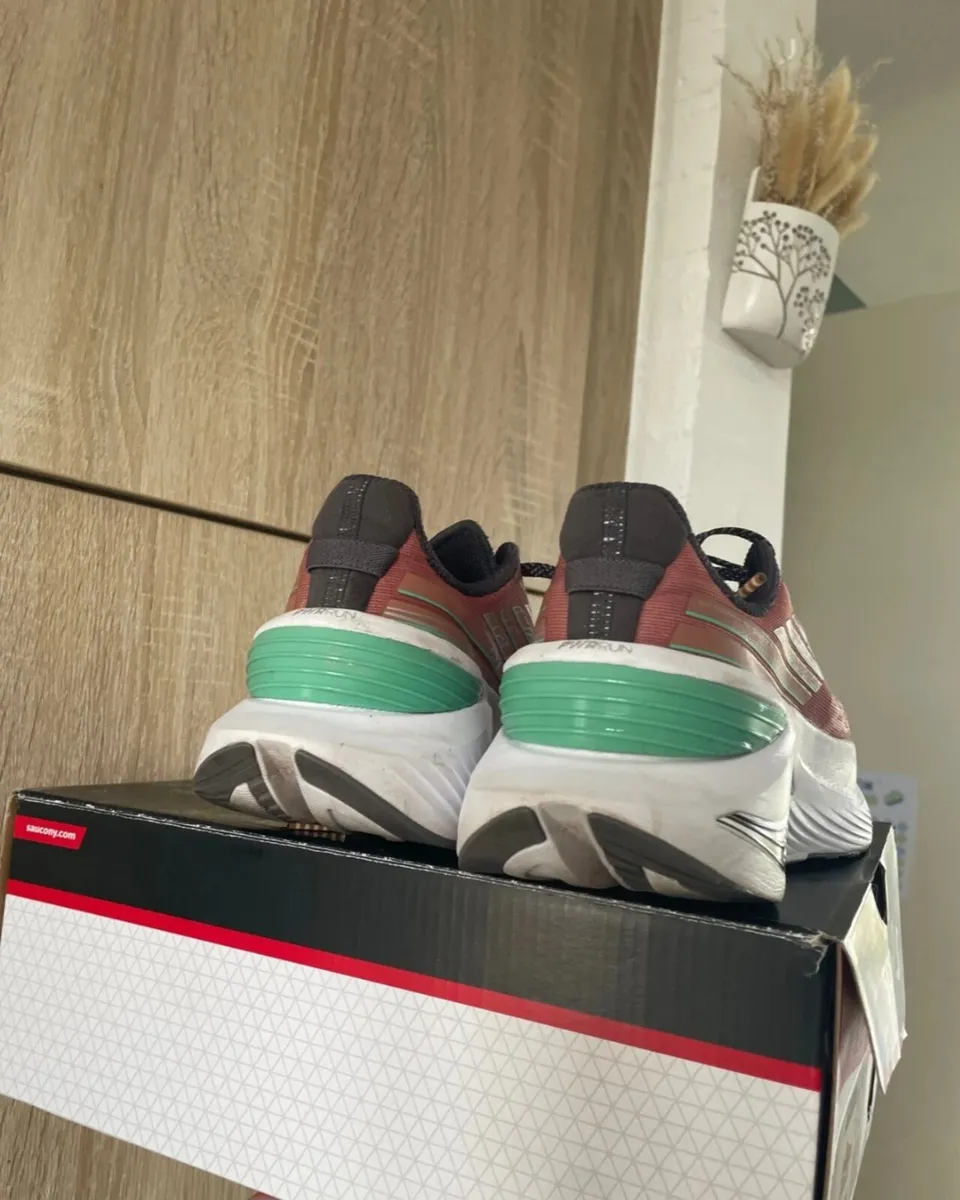 Saucony runners - Image 2