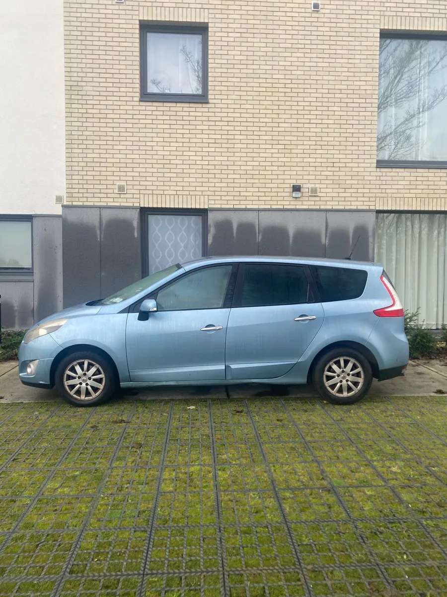 Renault Grand Scenic 2010 - Image 1