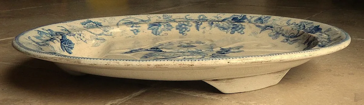 Large Vintage Serving Platter with Gravy Well - Image 3