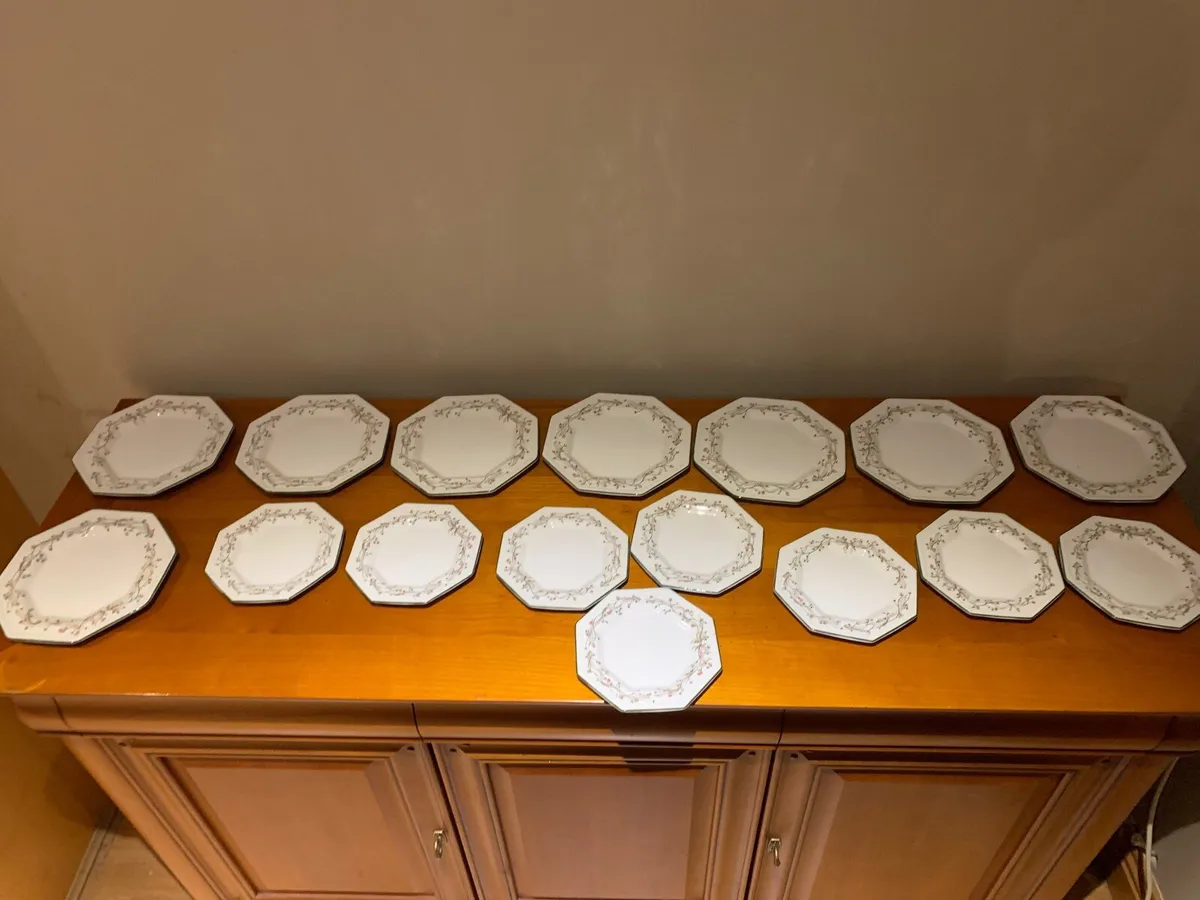 Dining table placement - Image 4