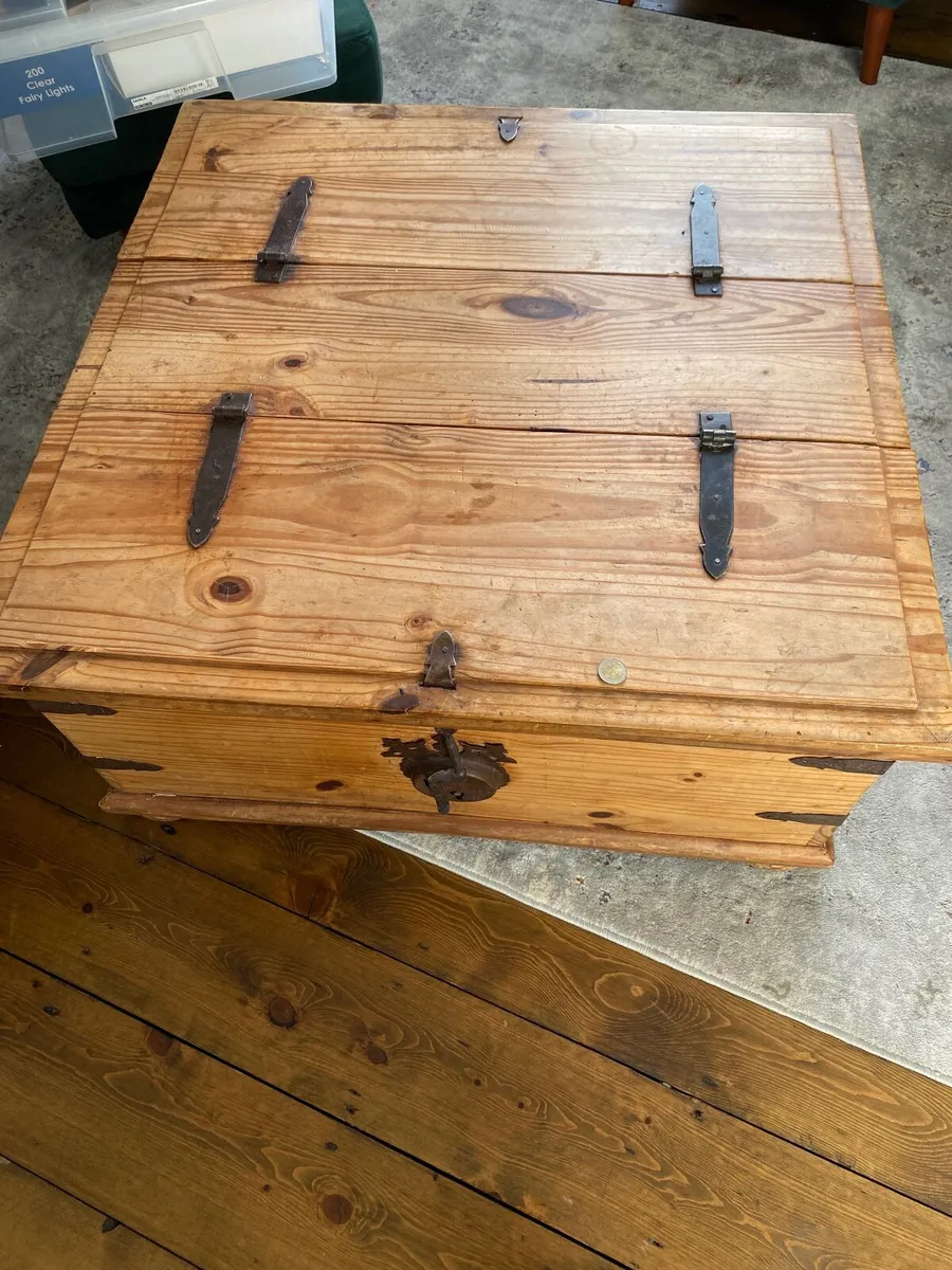 Coffee table chest with storage - Image 1