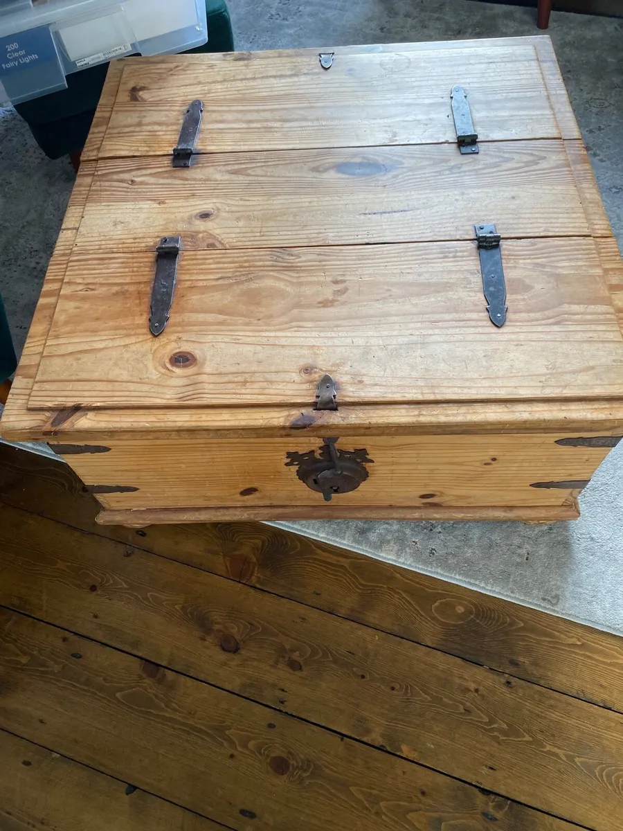 Coffee table chest with storage - Image 4
