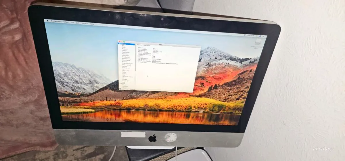iMac 21.5 inch Late 2009 - Image 1